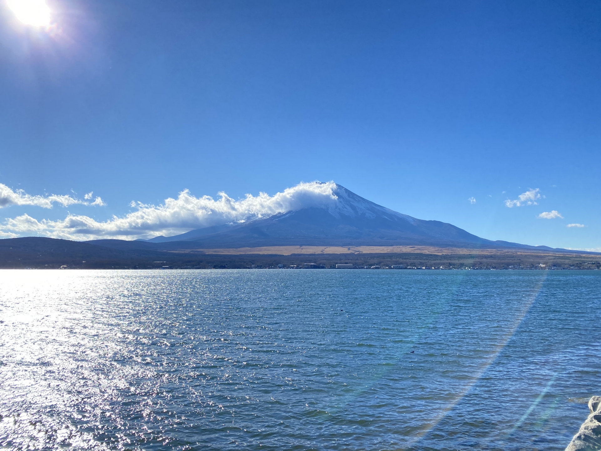 富士山の見える山中湖の画像
