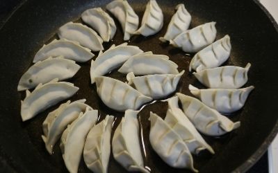 餃子の食べ方