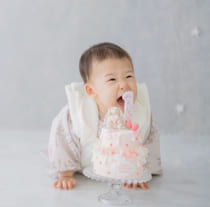 １歳お誕生日の赤ちゃん