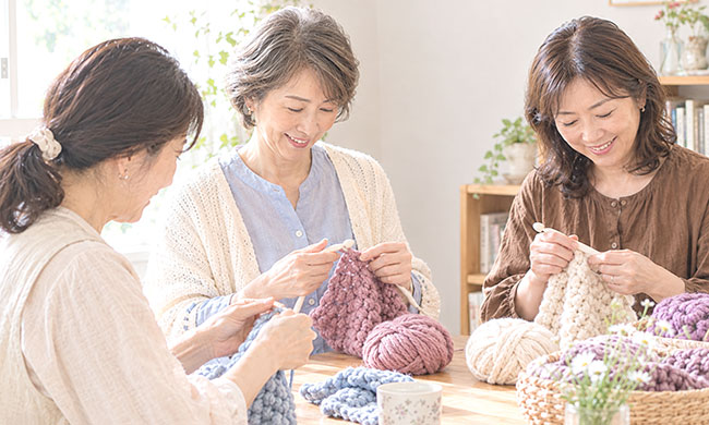 編み物を楽しむ様子